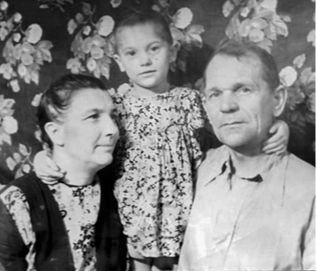 Агафонов С.П. с женой и дочерью Людмилой