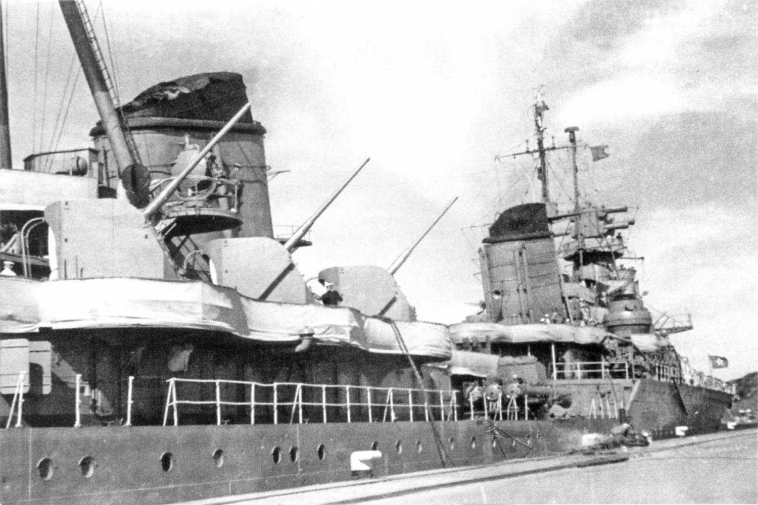 100-мм орудия крейсера «Максим Горький»