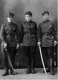 Зяблев А.М. (слева) в РККА
