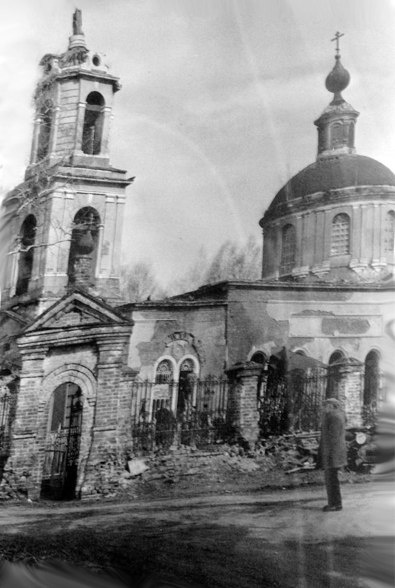 Вид храма Петра и Павла в 1986 г.