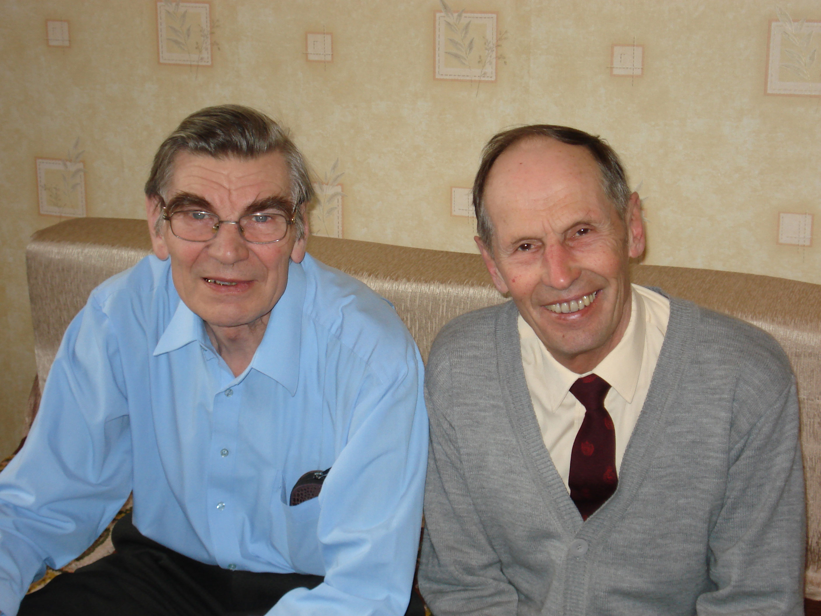 Старые друзья – слева направо И. Каретников, Н. Вельтищев