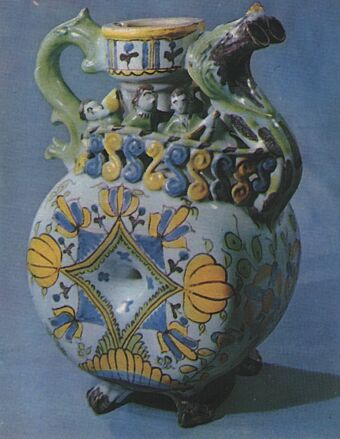 Ранняя, ещё многоцветная гжельская керамика. Кумган. Майолика, роспись по эмали. Гжель. Конец 18 века