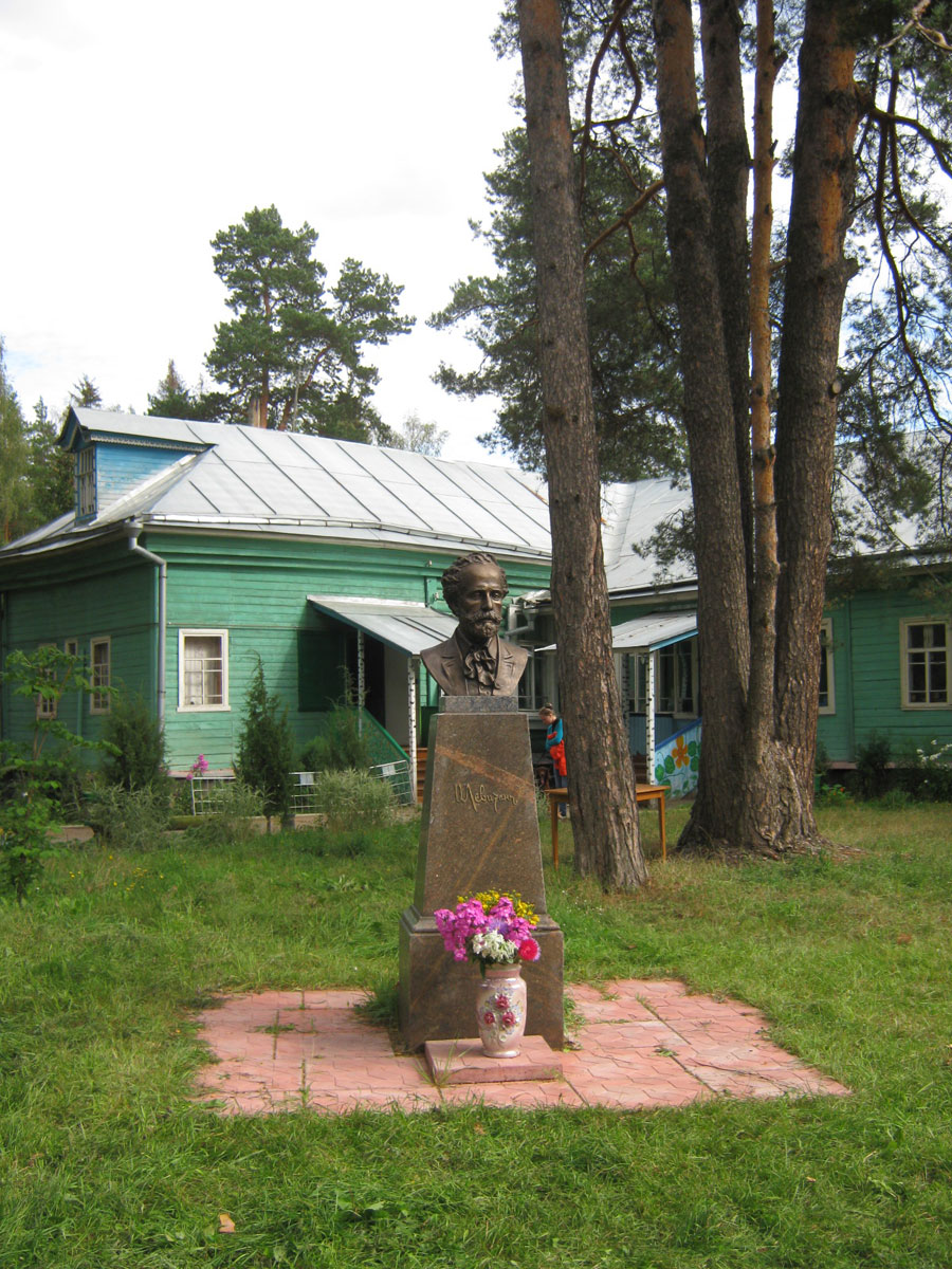 Левитановская  феерия. Монумент И.И. Левитану в Елисейково