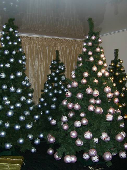 Новогодняя елка в выставочном зале Павловского Посада 