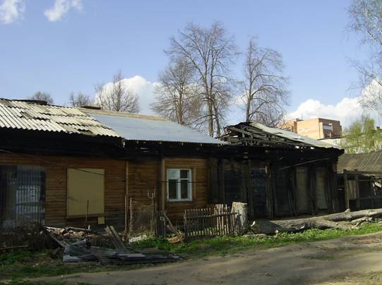 Центр города, улица Урицкого. Это страшные картины. 