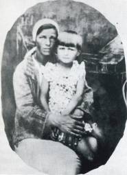М.Ф. Ковалева с дочерью 