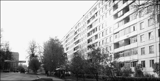 Современные бетонные «соты» напротив горпарка 