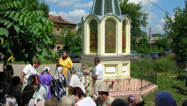12 июля 2007 г. Празднование Дня Петра и Павла на Карповской улице