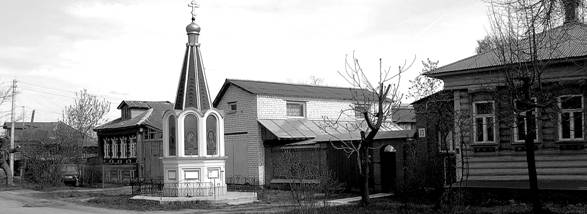 Фрагмент Карповской улицы с видом на новую часовню, весна 2008 г. 