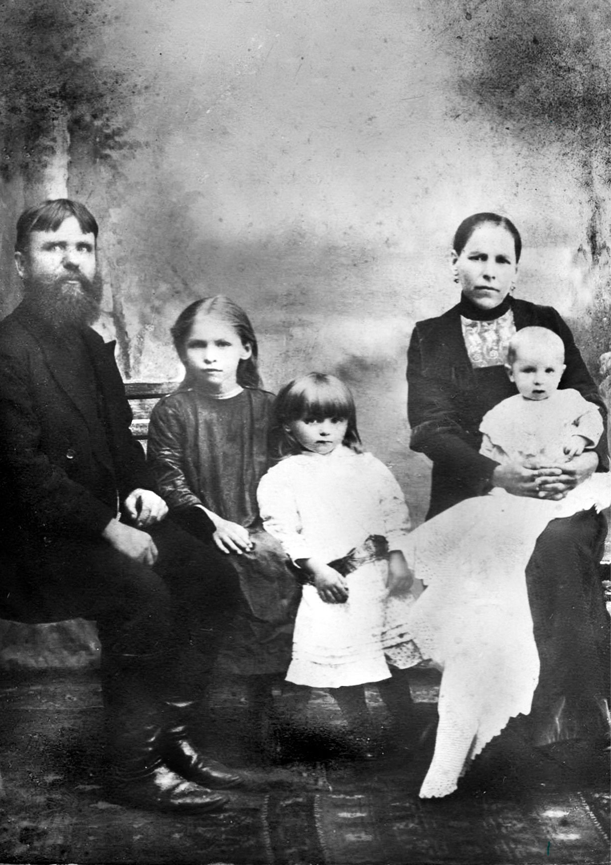 Алексей Буканов с женой и детьми