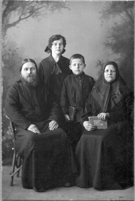 о. Григорий Хазов  с семьей