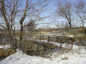 Это старый мостик зимой. Здесь очень живописно. 