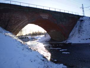 Это мост через Вохну на 65-м километре Нижегородской железной дороги. Мост старинный, запечатлен еще на дореволюционных фотографиях. 
