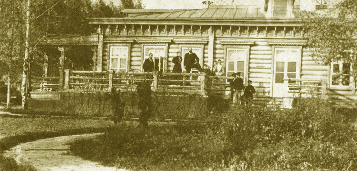 Вот все семейство Четвериковых на веранде дома в Кашинцеве. Фото около 1888 г.