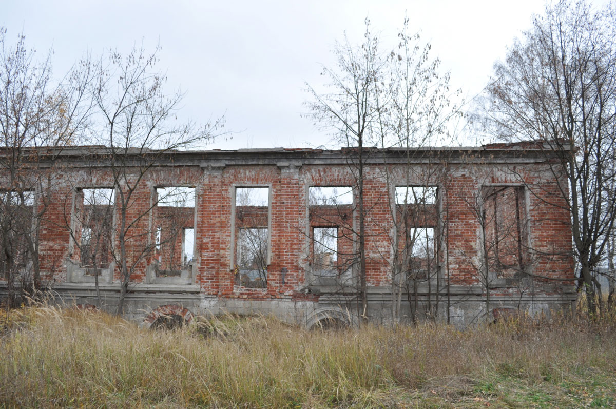 Восточное крыло ремесленного  училища Фото 2011 г.