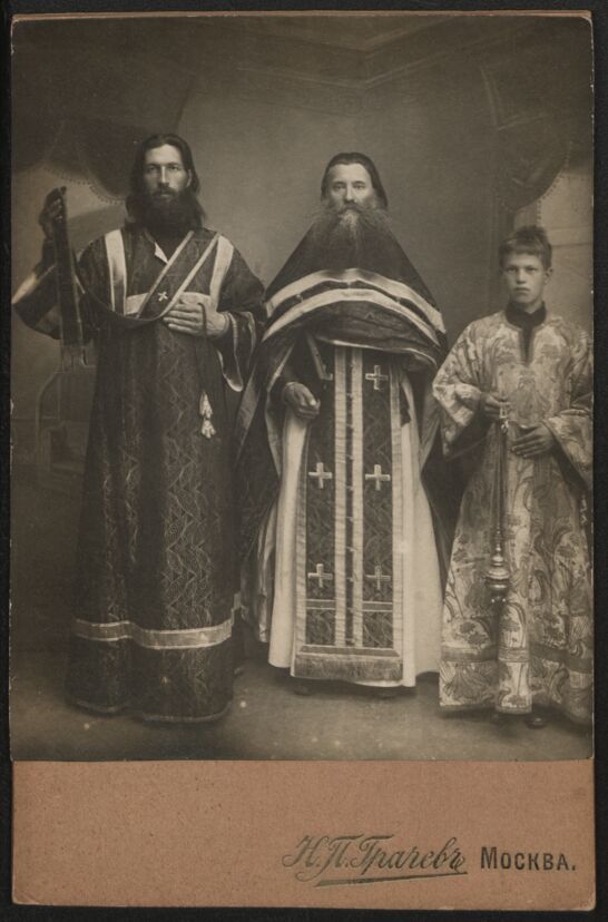 о.Петр Никифоров - в центре; на обороте его рукой сделана надпись: «июль 1917»