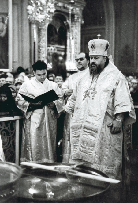 Митрополит Крутицкий и Коломенский Пимен в Богоявленском патриаршем соборе. 1966 г. 