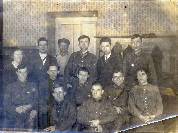 Сотрудники угрозыска 1934 г. Слева во 2 ряду П.Задубровский