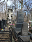 Викуловичи с памятником Н.Шмита на первом плане