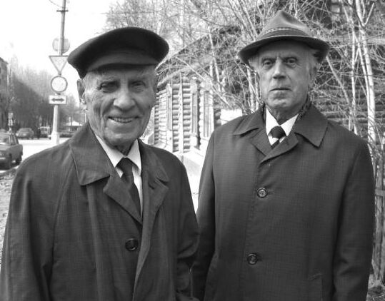 Михаил Иванович Титов (справа) и Василий Семенович Ушанов