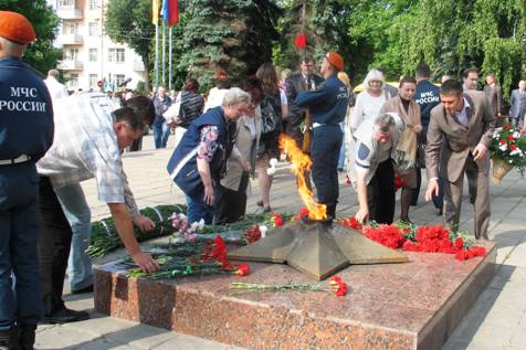 Поклонимся Великим тем годам... 